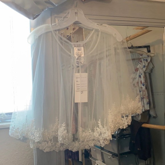 David’s Bridal Tulle Capelet with Lace- Soft White - Picture 2 of 10